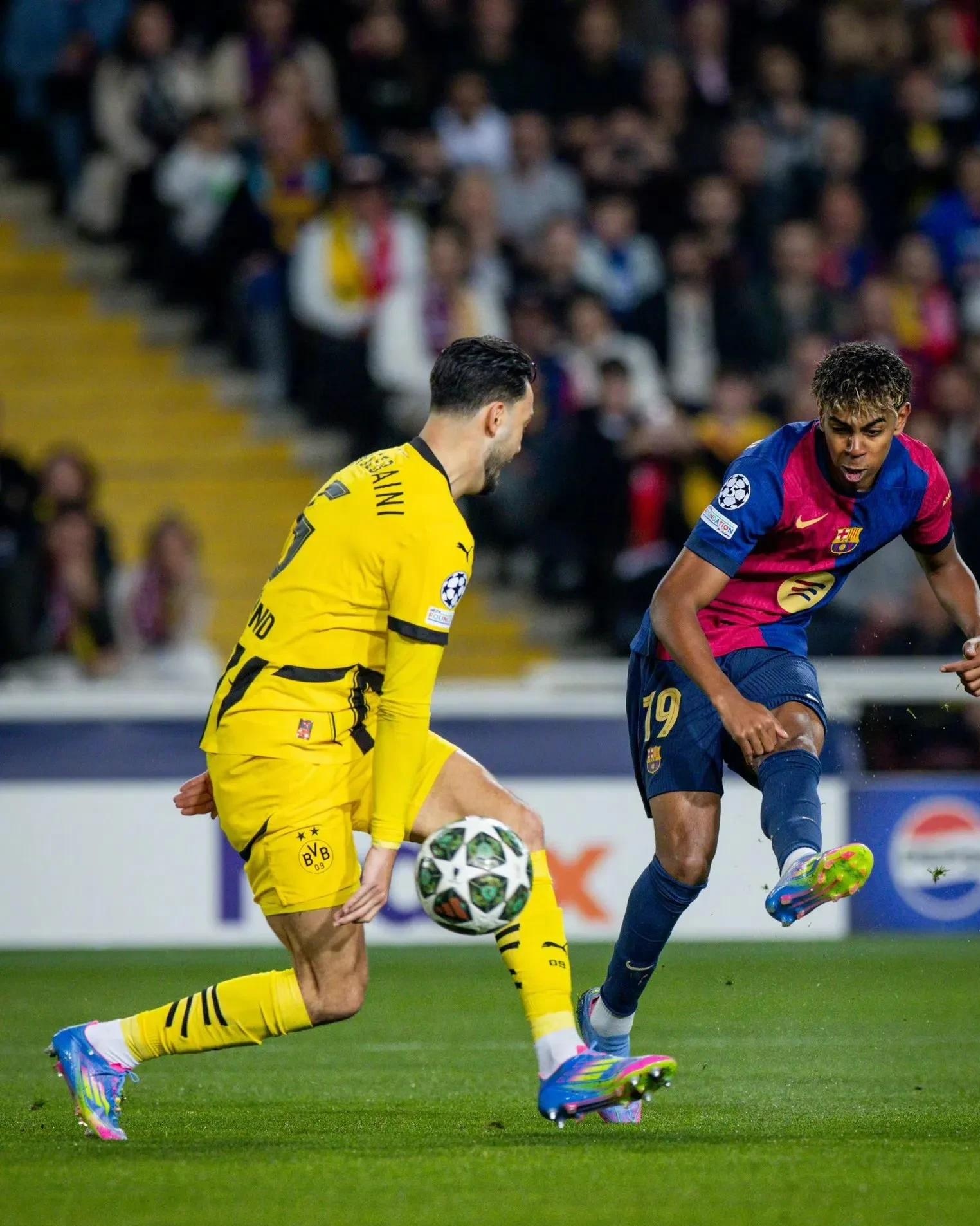 包含赛地聚焦——亚冠赛后热度飙升;拜仁慕尼黑队长鼓劲;震撼外界;年轻球员得到机会的词条 包含赛地聚焦——亚冠赛后热度飙升;拜仁慕尼黑队长鼓劲;震撼外界;年轻球员得到机会的词条